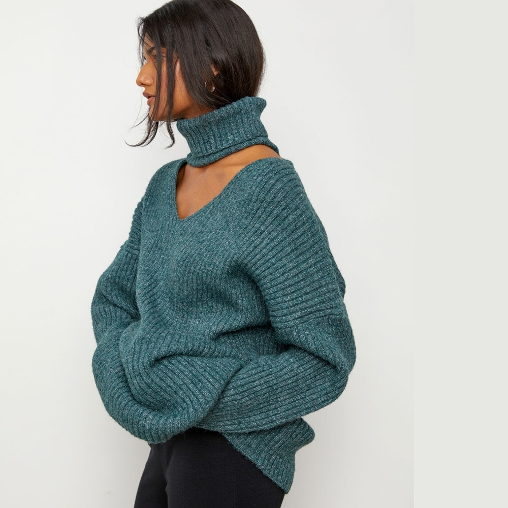 Oversized Ribbed Turtleneck - Picture 5 of 12